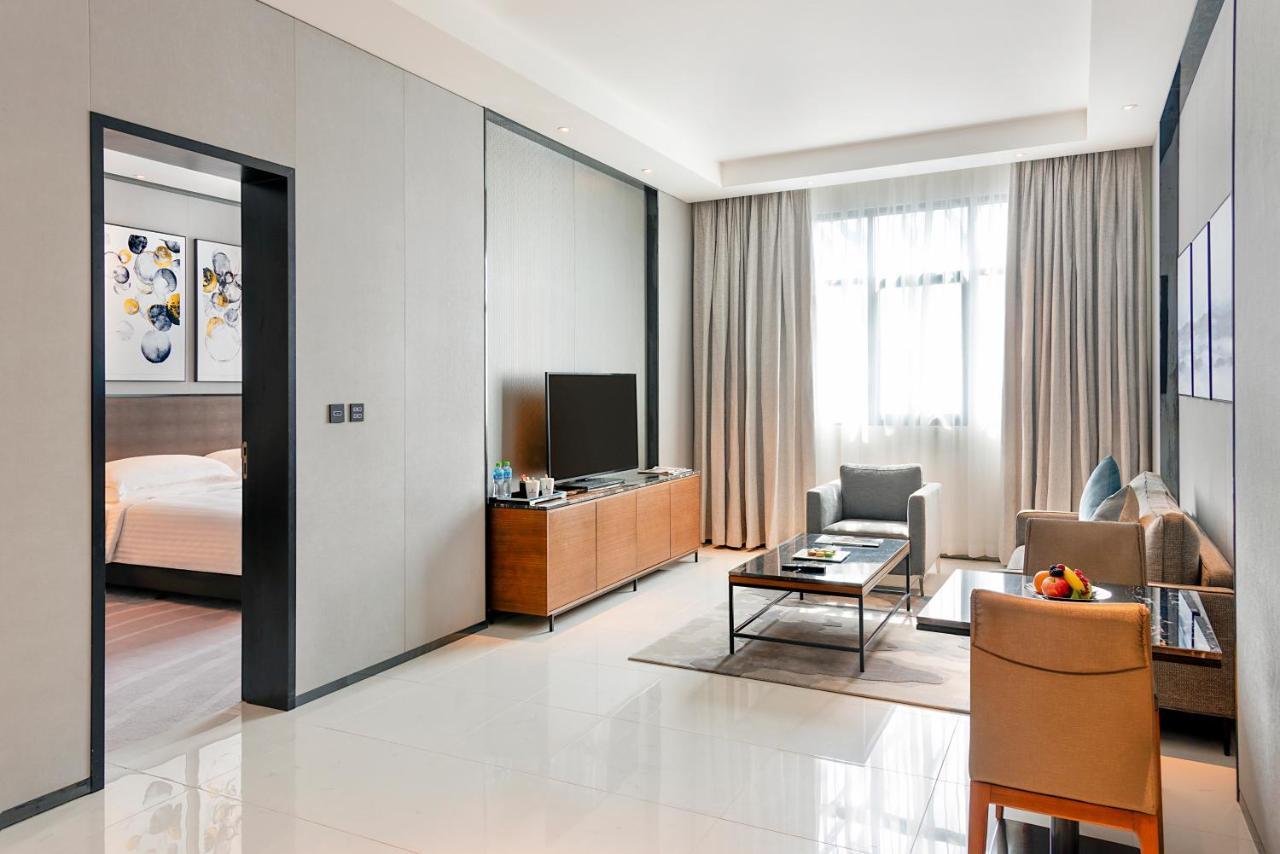 Asiana Grand Hotel ดูไบ ภายนอก รูปภาพ A suite at the hotel