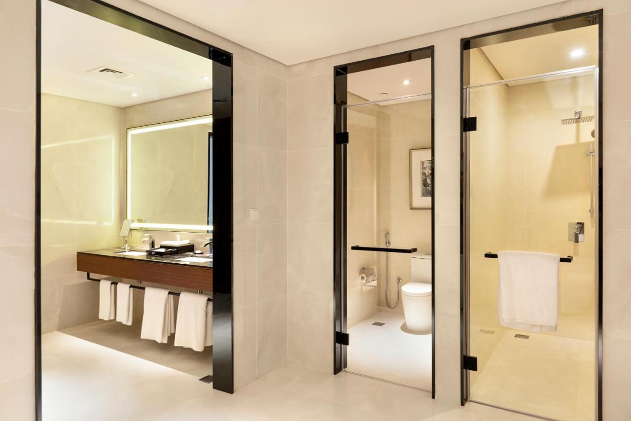 Asiana Grand Hotel ดูไบ ภายนอก รูปภาพ A bathroom with a shower room