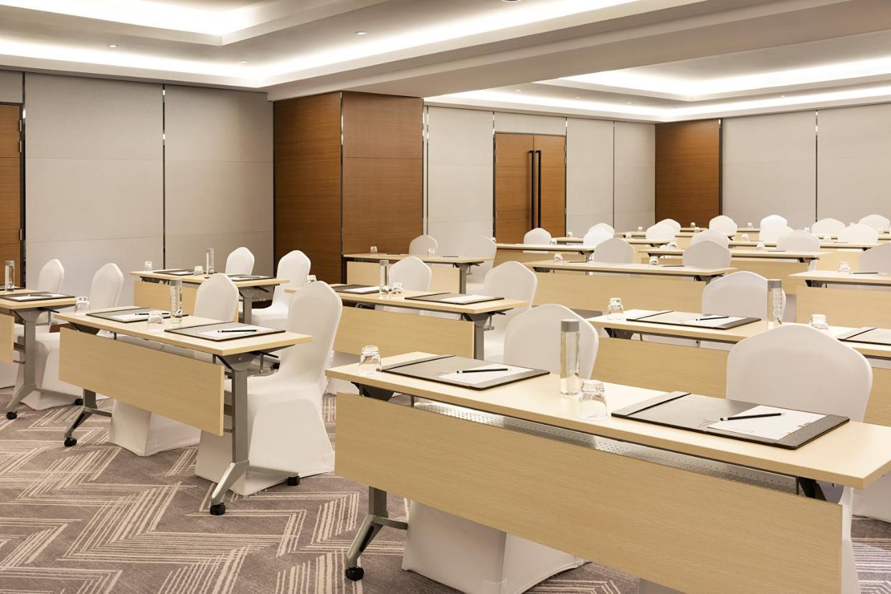 Asiana Grand Hotel ดูไบ ภายนอก รูปภาพ A typical classroom layout