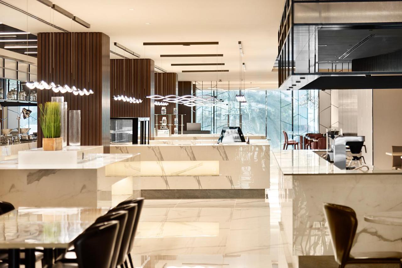 Asiana Grand Hotel ดูไบ ภายนอก รูปภาพ The lounge at the airport