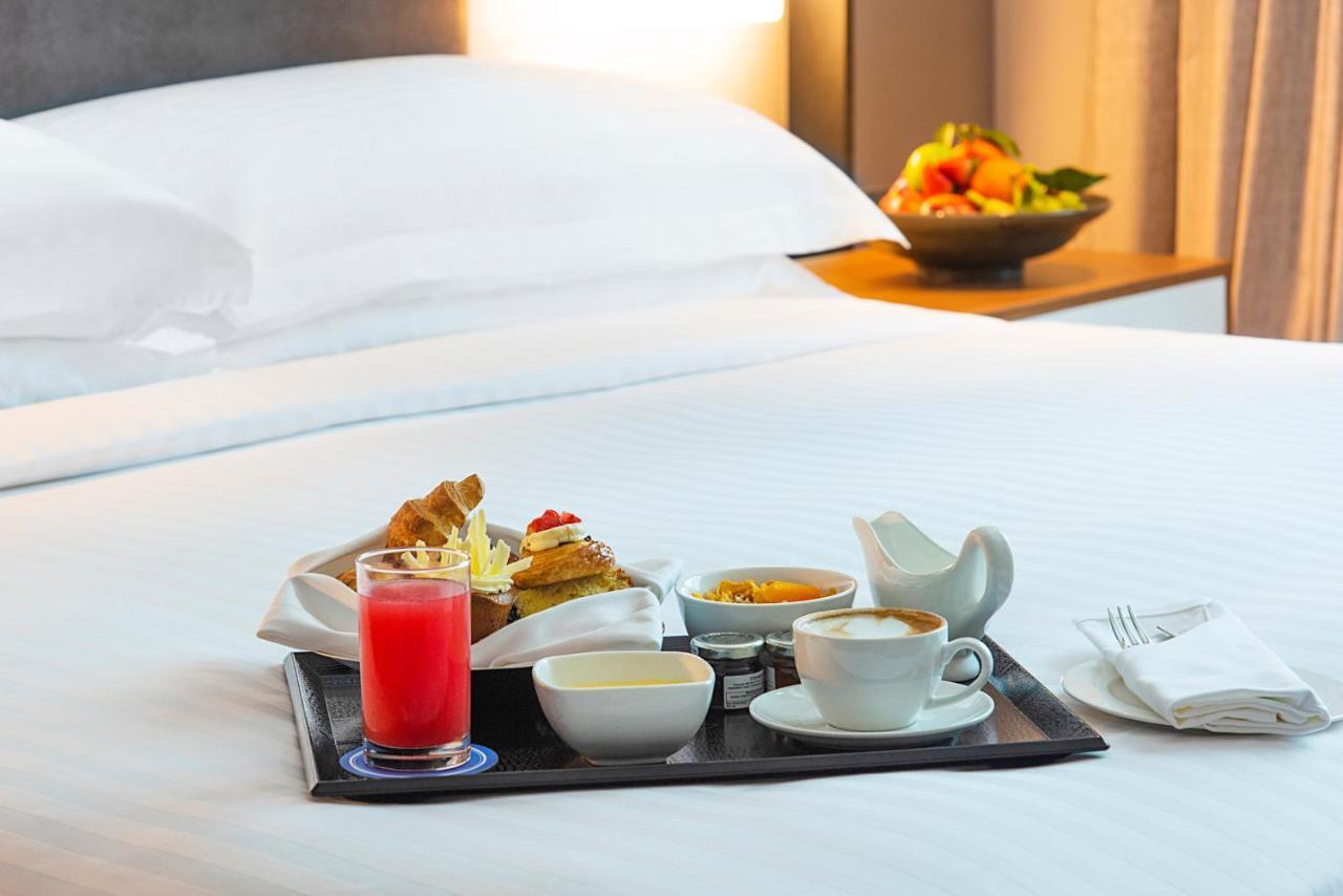 Asiana Grand Hotel ดูไบ ภายนอก รูปภาพ Room service